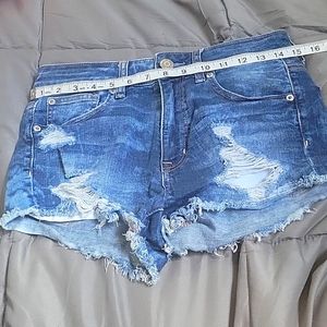 AMERICAN EAGLE SHORT SHORTS!